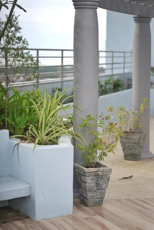 Quince Studio W/ Balcony Orochi Staycation Ph At Loop Tower Cdo Cagayan de Oro Exterior photo